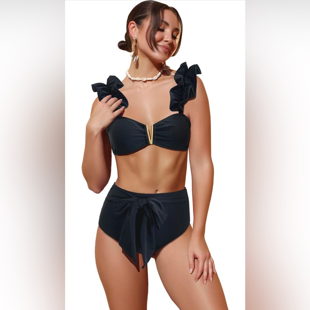 Elegant Black Ruffle Bikini Set * Size S *
*** Brand New ***